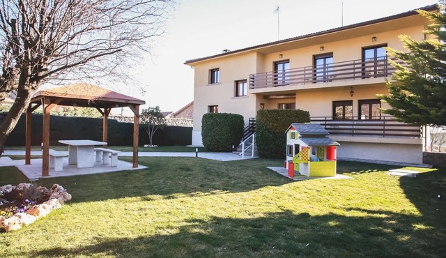 House with living-dining room with fireplace, fully equipped kitchen, bathroom for disabled people.