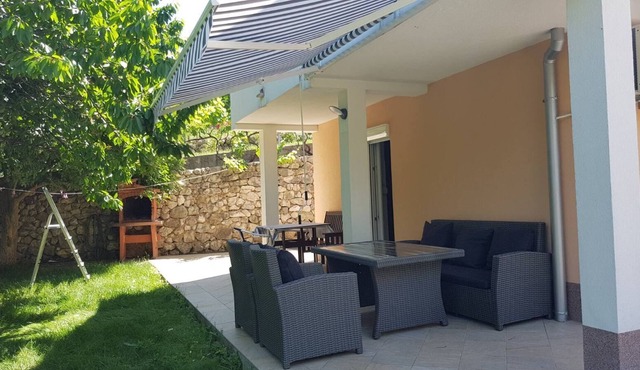 House with only 2 apartments with a beautiful garden for a full privacy