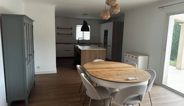 House with outdoor space and pool