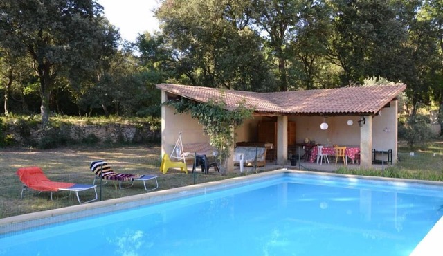 House with pool on the edge of the forest, near Orange