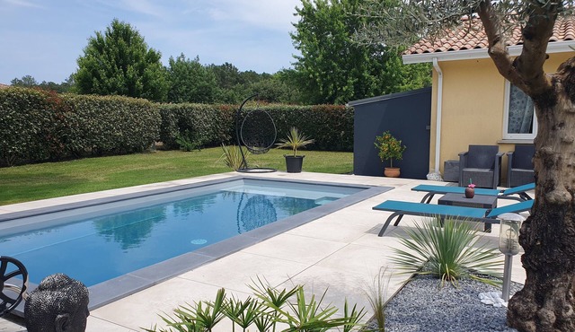 House with private pool, in a quiet location close to Mimizan.