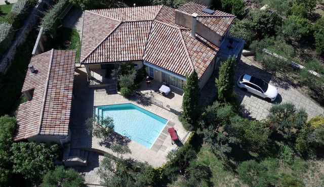 House with panoramic views, heated pool. 4-star national rating.