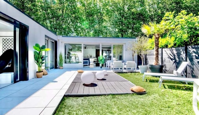 House with parking access to old Lille, pierre mauroy stadium and city center.