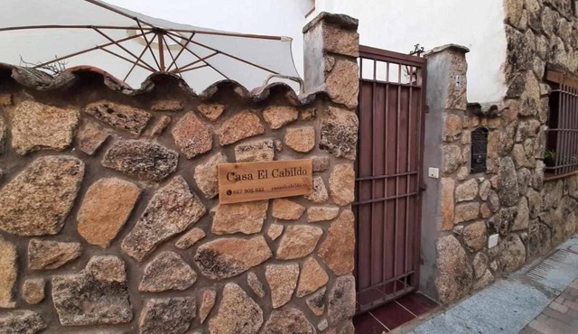 House with patio and fireplace in Piedralaves