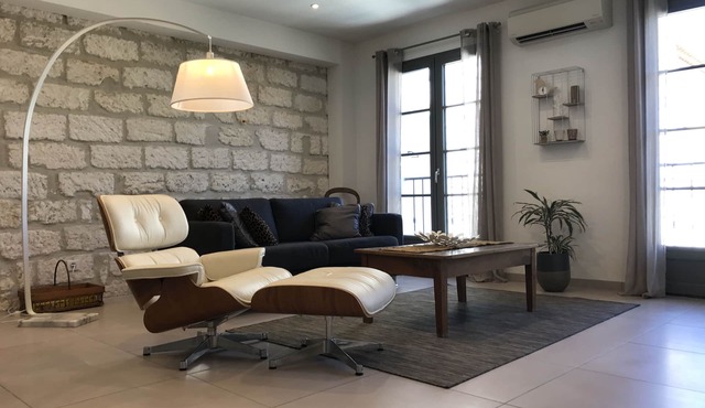 HOUSE WITH PATIO & POOL IN THE HEART OF THE RAMPARTS!