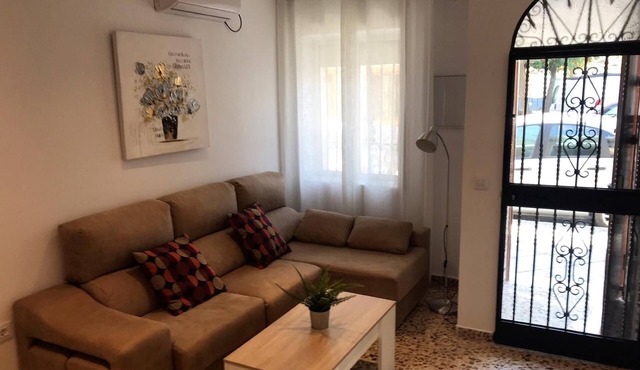 House with patio next to the river of Córdoba