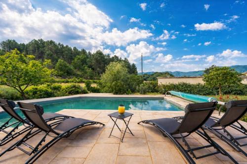 House With Pizza Oven Near Chassezac