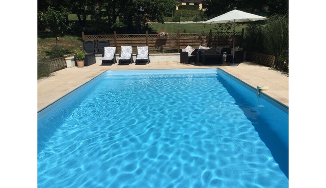 House with pool, summer house, sleeps 8 extensive gardens
