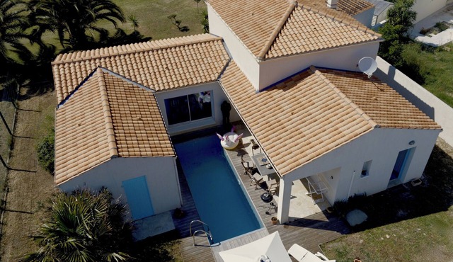 House with pool for 7 people