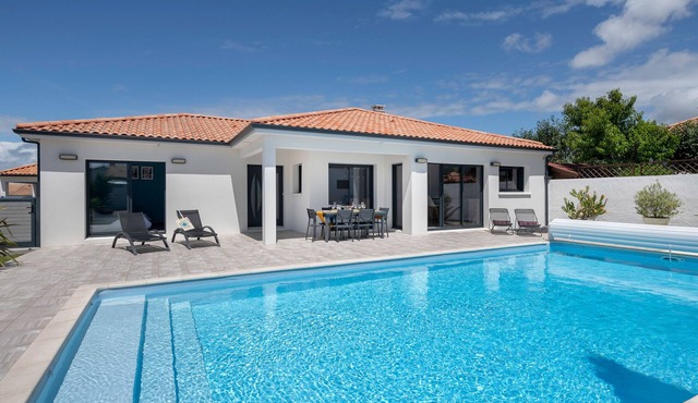 House with pool in La Plaine sur Mer