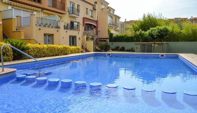 House with pool 100 m from the beach