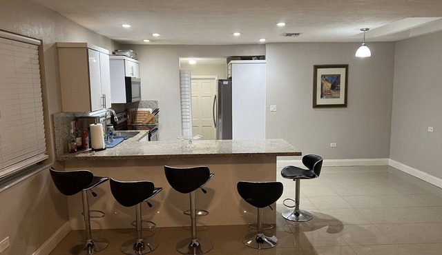 House with pool 15 minutes from the beach!