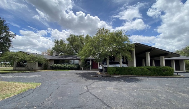 House with Pool 5 minutes from Baylor, Downtown, and Magnolia
