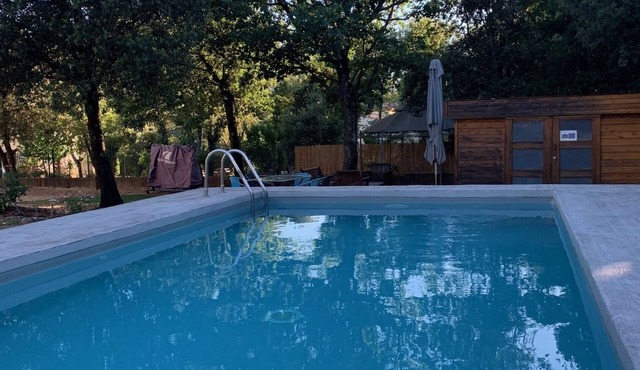 HOUSE WITH POOL AND GARDEN 1000m