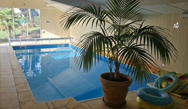 House with pool and parking - 10 guests