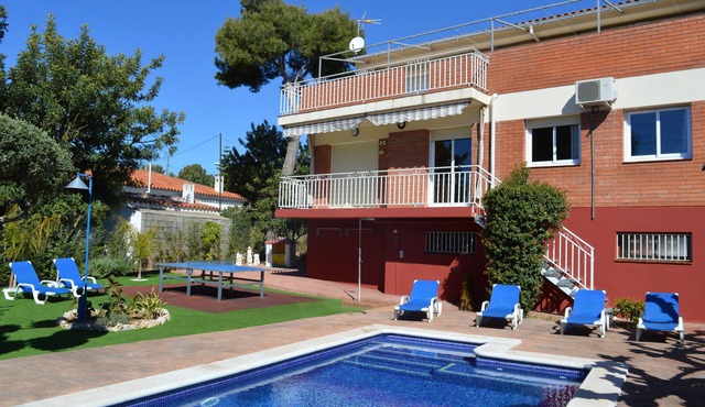 House with pool, barbacue and garden, to 1500 meters from the fine sandy beach