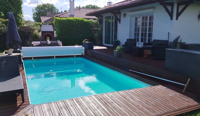 House with Pool between Arcachon and Bordeaux