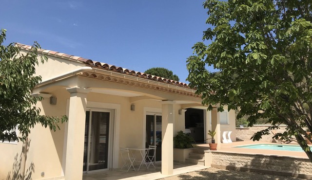 House with pool for 2 people in Valensole
