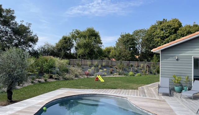 House with pool for 8 adults - 2 children