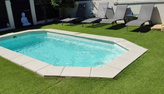 house with pool in beausset