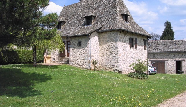 House with pool in the Cantal countryside