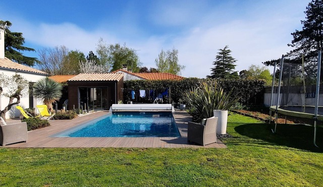 House with pool in the heart of the Marais Poitevin