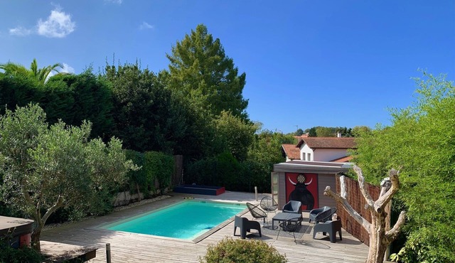 House with pool, jacuzzi and air conditioning for 10 people, 10 minutes from the beach