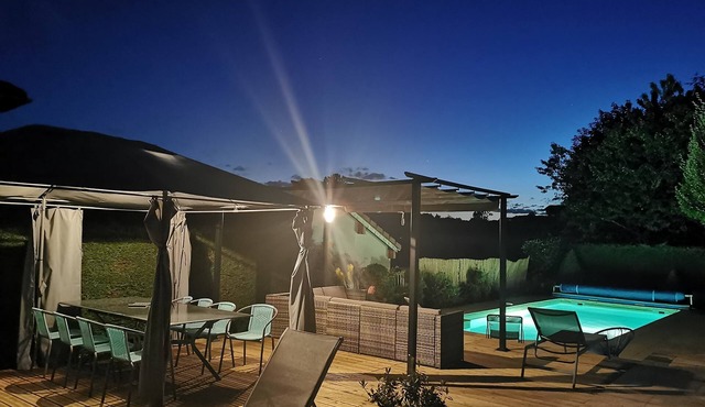 House with pool-large enclosed grounds-trampoline