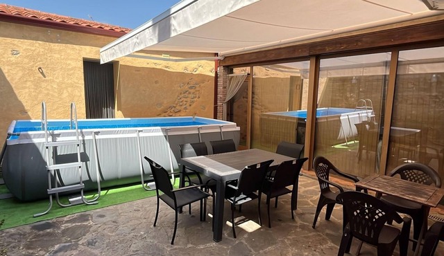House with pool, ping pong and bbq 15min beach