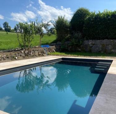 House with pool - sleeps 5