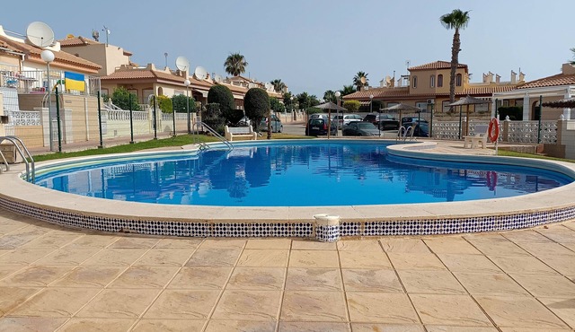House with Pool, Solarium and Wifi