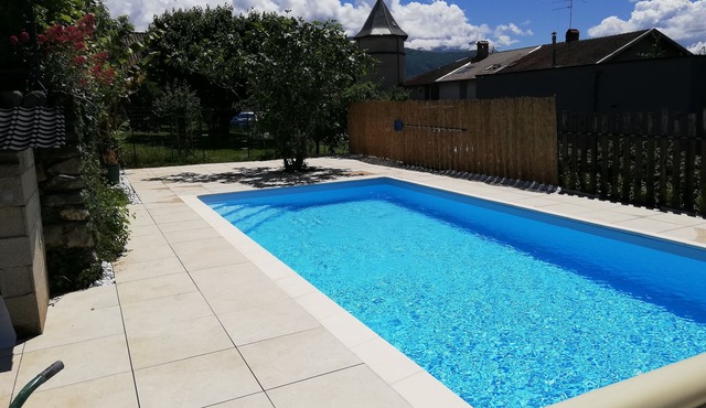 House with private pool between countryside & mountains