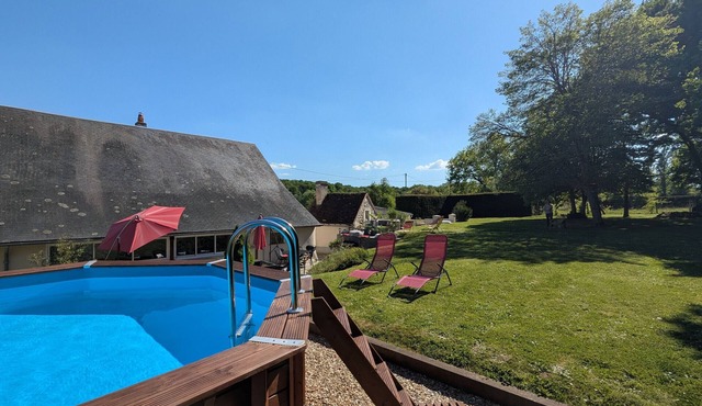 House with private pool and jacuzzi in Rouvres-les-Bois