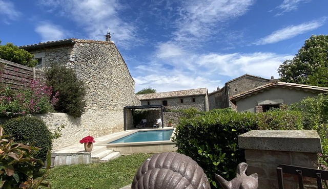 House with private pool close to uzes