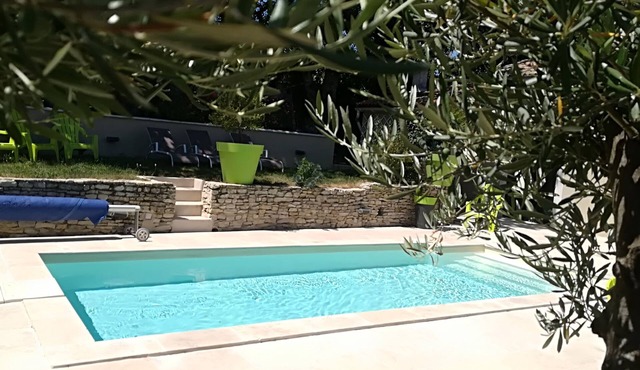 House with private pool that can accommodate three families. 4, 8, 12 people