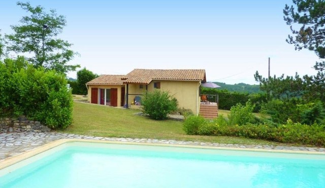 House with private pool