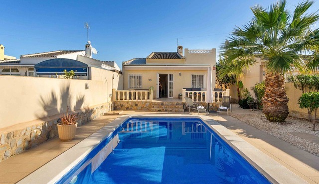 House with private pool