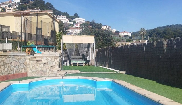 House with private pool, barbecue and free wifi approx. 3 km from the beach