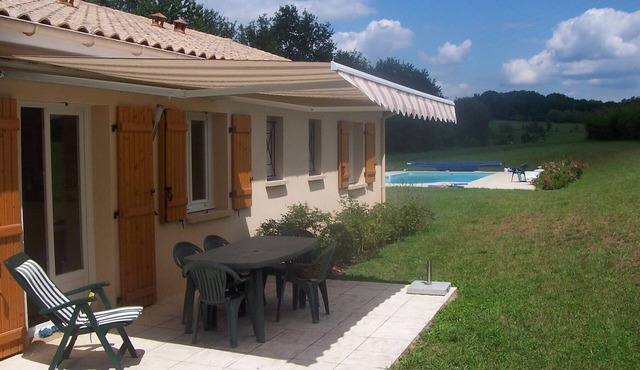 House with private pool in the Dordogne Perigord black village