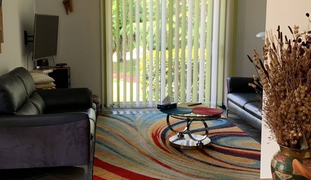 House with private 10x5 pool on residential hillside