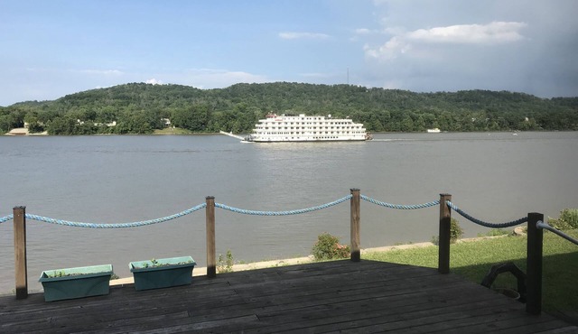House with private boat dock and beautiful scenic view on the Ohio River