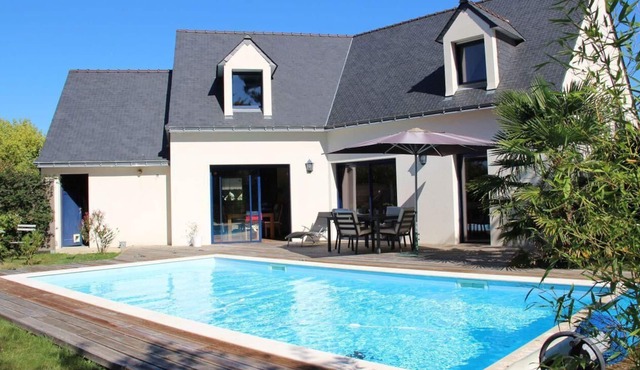 House with private heated pool, disabled access