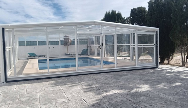 House with private heated pool, heated and barbecue 15 km from Alicante, Elche and beach