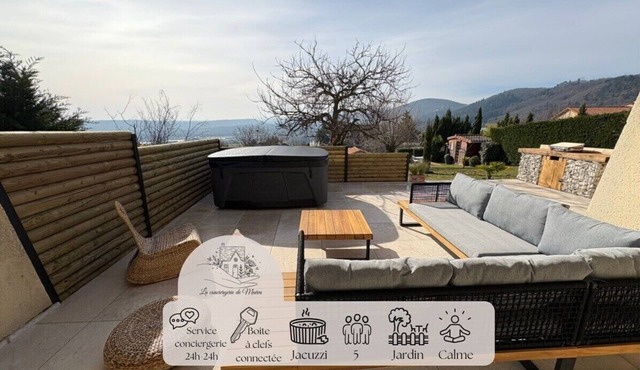 House with Private Jacuzzi & Garden – Sleeps 5