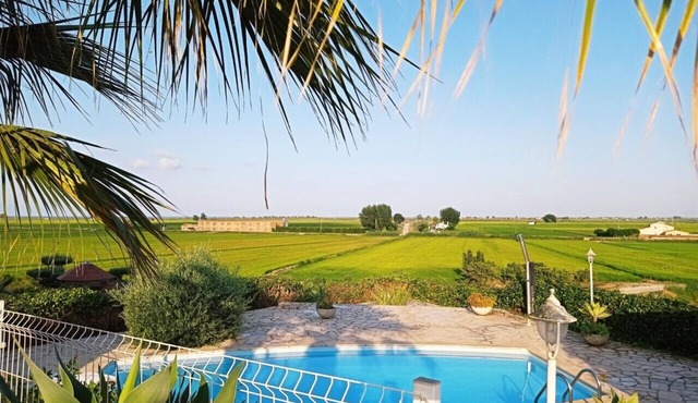 House with private pool and barbecue