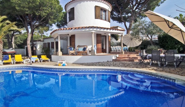 House with private pool