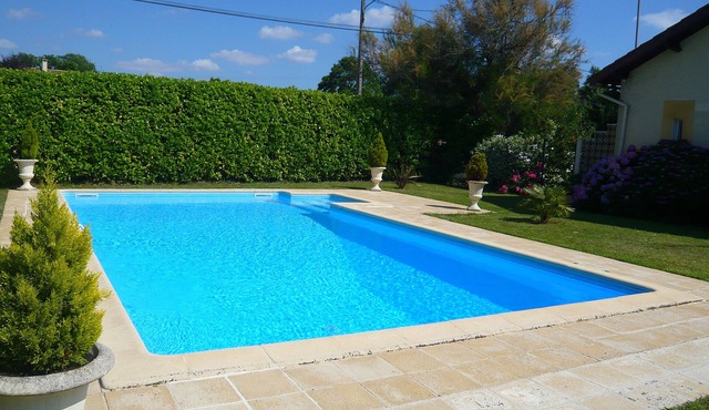 House with private pool and garden