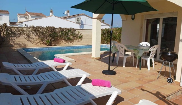 House with private pool for 5 poeple at 1500 m from the beach in L'Escala