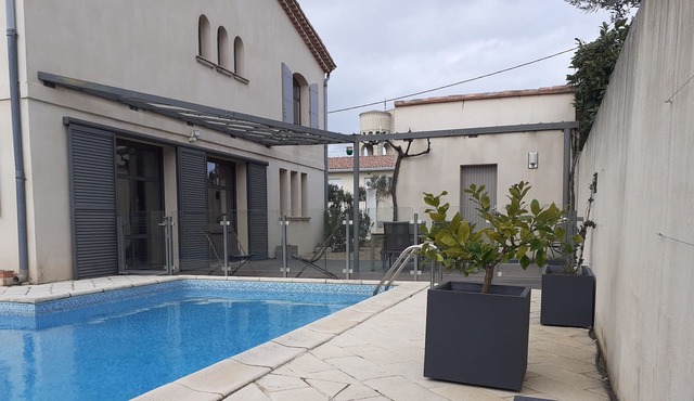 House with private pool near downtown