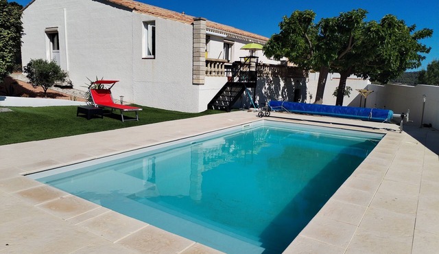 House with private pool near Etangs de Bages